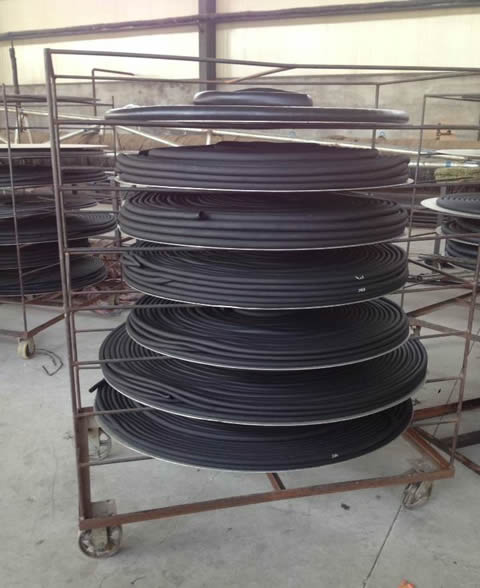 Seven layers of hydraulic hoses are placed on the shelf.